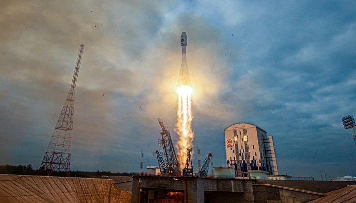 Russia's space agency head vows to continue Moon race