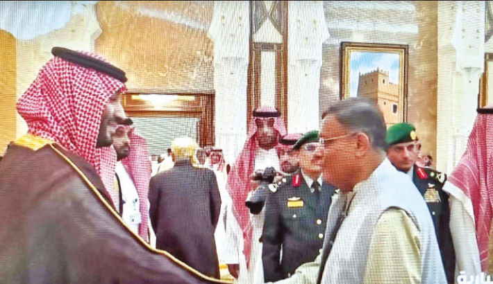 Prince Salman exchanges greetings with FM Hasan