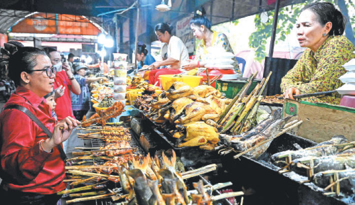 A woman buys food at a market in Phnom Penh on 31 August 2025. Photo: AFP